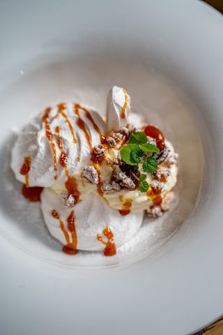 Les Doux Ragots by null