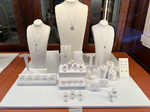 Photo n°7 de Bijouterie Orazur à Saint-Raphaël (Magasin d'articles d'occasion)