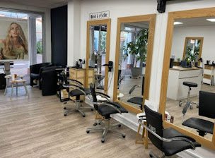 Photo n°2 de LES COULEURS DE MARIE SARL Jplm Coiffure à Le Loroux-Bottereau (Salon de coiffure)