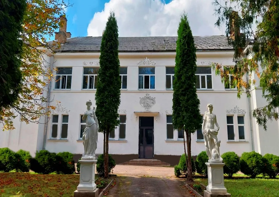 Apple Manor & Garden Complex, Silajāņu muiža