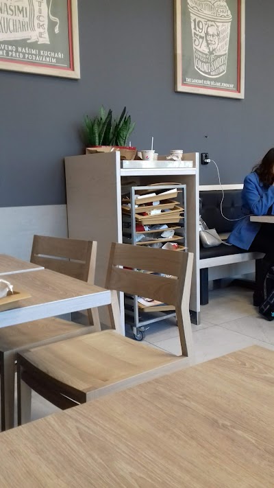 Kfc Praha Ladvi Praha 1 Hlavni Mesto Praha 4 702 0 812