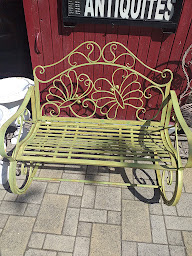 Photo n°2 de Antiquités Bloyet à La Roche-Bernard (Magasin d'ameublement et de décoration)