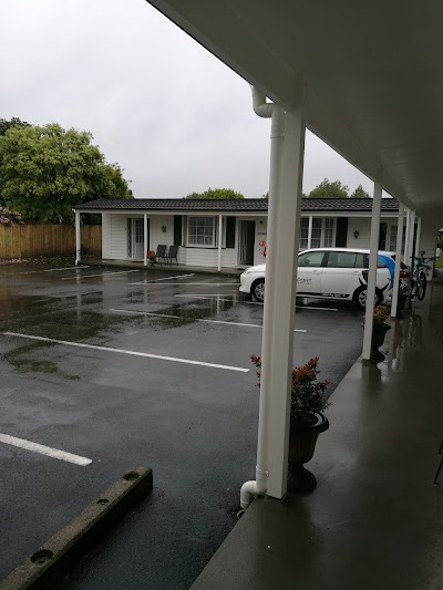Photos of Colonial Court Motel