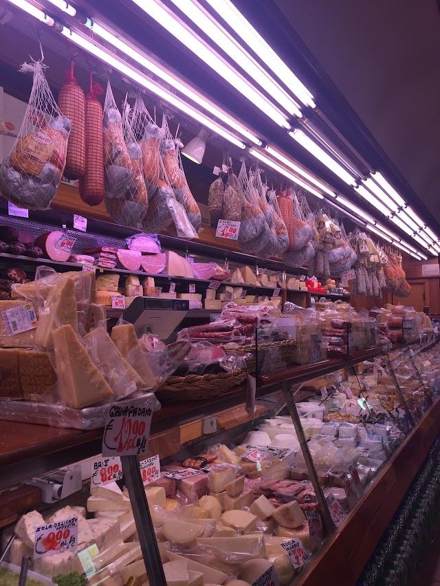 Fattoria Del Casaro, Via Vitruvio 8