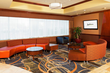 DoubleTree by Hilton New York JFK Airport