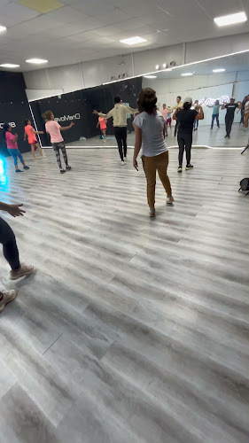 ONEMOVE ESCUELA DE BAILE - Escuela de danza