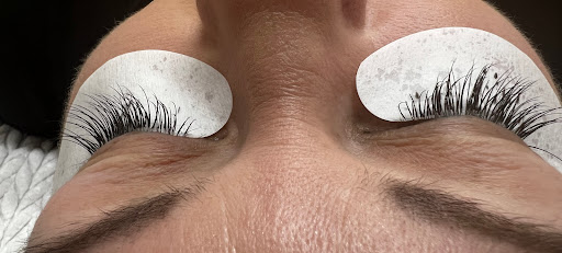 Luxe Lash Lounge Logo