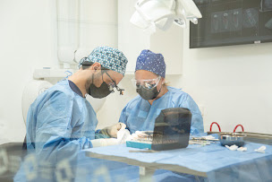 Photo n°1 de Docteur Gerome Watts à Saint-André-de-Cubzac (Parodontiste spécialiste des implants dentaires)