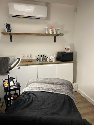 Skin & Beauty by Rebekah Beckett