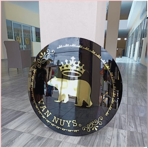 Van Nuys boutique - Thumbnail
