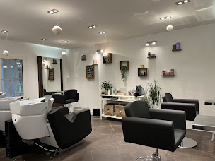 Photo n°2 de Le loft Coiffure à Montigny-le-Bretonneux (Magasin de produits de beauté)