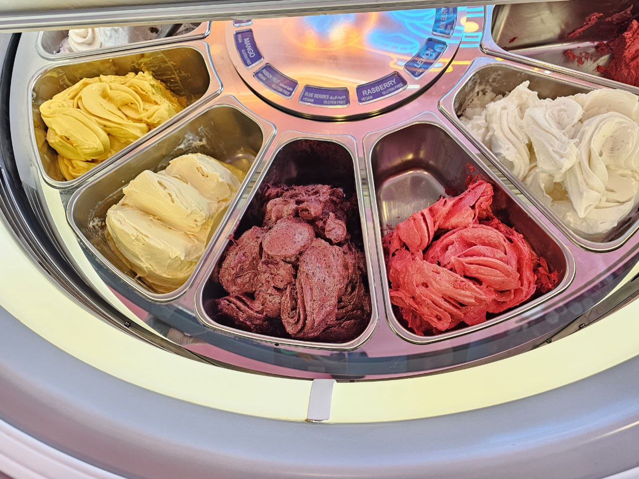 Frozen Flakes Cafe - صورة 4