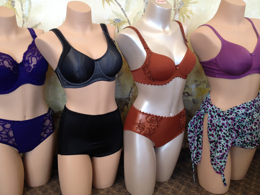 Bras 'n Things - Visual