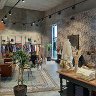 OBLIK matériothèque [ Béton ciré, Parquet, Peinture haut de gamme, Papier peint, ameublement et décoration] à Crach