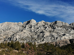 Photo n°15 de Restaurant Maison Sainte-Victoire à Saint-Antonin-sur-Bayon (Salon de thé)
