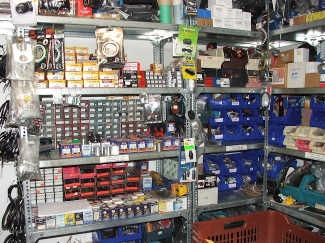 Fehér Holló Motorosbolt - Motoralkatrészek - Motoros Ruházat - Motoros Kiegészítő Felszerelések - Motorkerékpár-üzlet