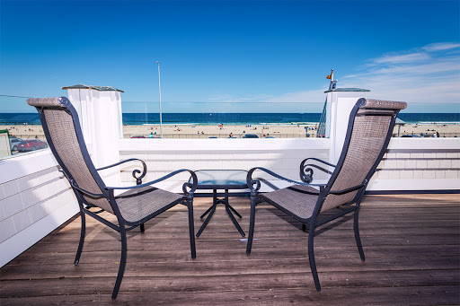 McGuirk's Ocean View Hotel - Thumbnail