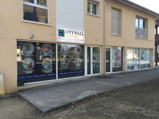 Photo de LSR HABITAT .Specialiste du traitement de Toiture Demoussage sans javel et hydrofuge de façade sur l' Aquitaine (33,40,24,47) à Salles (33770)