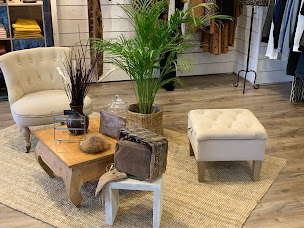 Photo n°2 de Boulevard Des Dames à La Trinité-sur-Mer (Magasin)