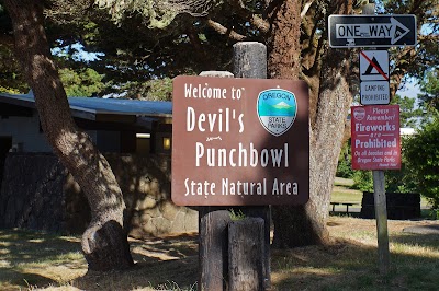 Devils Punchbowl Arch