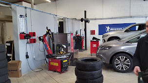 Photo n°2 de Point S - Miserey-Salines (JF Pneus) à Miserey-Salines (Atelier de réparation pour poids lourds)