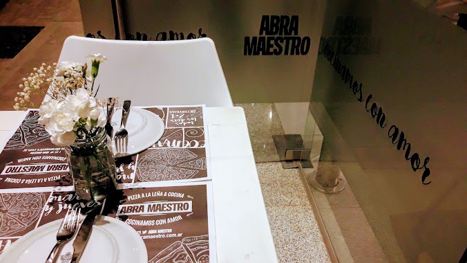 Abra Maestro, Author: María Julia López