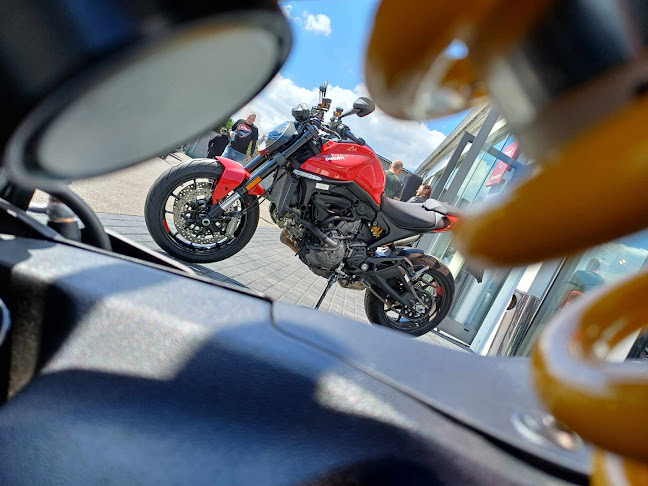 Aries - Moto Guzzi, Aprilia, Vespa, Piaggio, Dainese, AGV, TCX