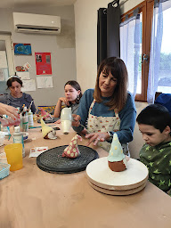 Photo n°30 de La Terre et le Feu : Atelier-boutique Raku, Poterie, Céramique à Sérignan-du-Comtat (Fabricant de poteries)