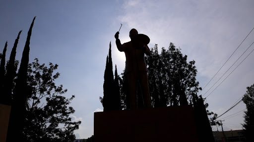 Monumento A Hermenegildo Bustos, Entrada De La Ciiudad . - Thumbnail
