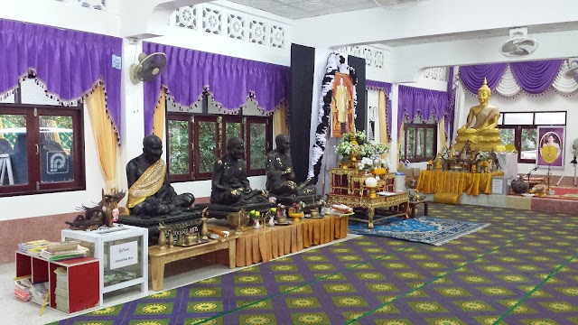 Wat Phu Khao Noi