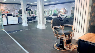 Photo n°23 de NOVA STYLE à Ermont (Salon de coiffure)