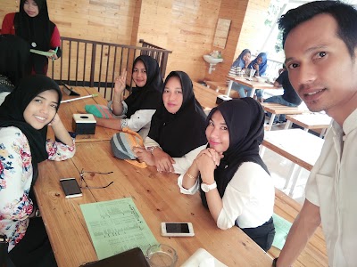 Photos of Ropisbak Ghifari