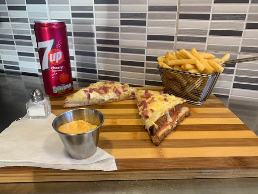 Photo 2 - PIZZA BURGER