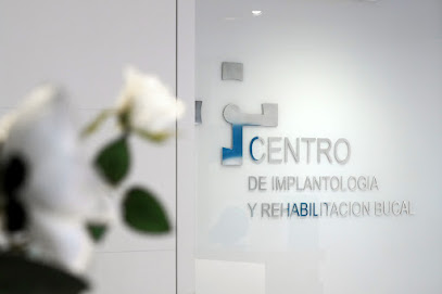 Clínica Dental Dr. Villamarín - Implantología y Rehabilitación Bucal