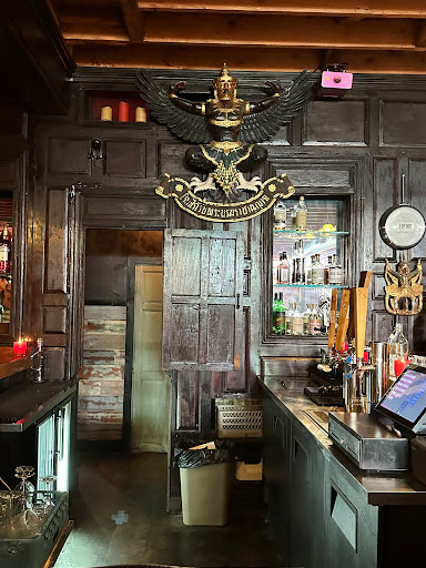 MAY KITCHEN + BAR - Visual