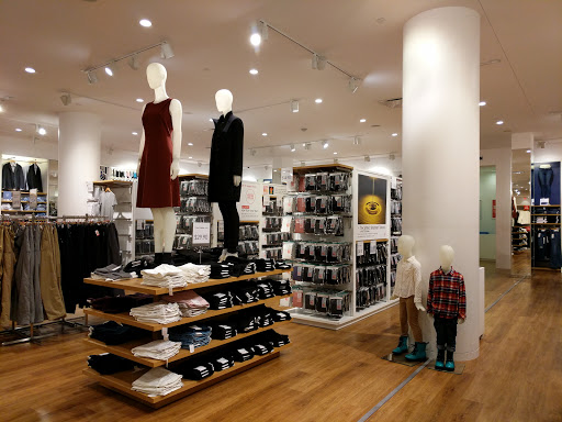UNIQLO Hillsdale Gallery - United States