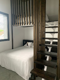 Photo n°37 de Le B Complexe Hôtel à Lozanne (Sushi à emporter)