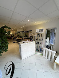 Photo n°6 de C Le Petit Theatre à Le Lavandou (Salon de coiffure)