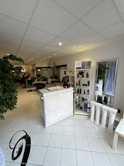 C Le Petit Theatre