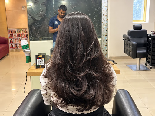 Volume, shape and a finish that looks effortlessly gorgeous — this beautiful layered haircut with… post image