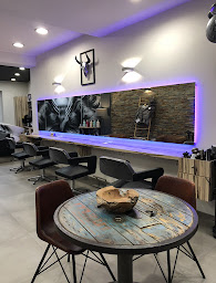 Photo n°2 de C.mixt Coiffure SAS à Péronne (Salon de coiffure)