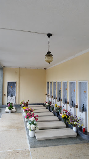Cimitero con sezione partigiani