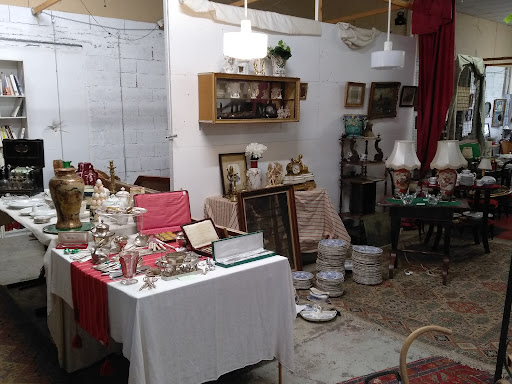 BROCANTE ANTIQUITÉS Cantal - Fabienne Robert Gallery - France