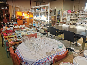 Photo n°5 de L'Usine du Broc à Pannes (Magasin d'antiquités)