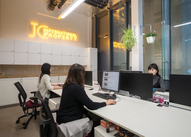 JC International Property photo 3
