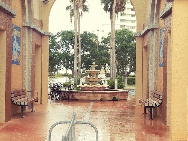 Shoppes On Sand Key
