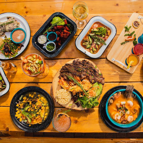 Four Tunas Fish & Bar by null