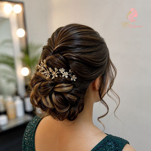Get ready to turn heads at your next function with glamorous party hairstyles and elegant updos f… post image