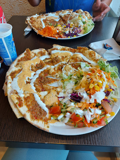 Deluxe Döner und Pizza Haus - Thumbnail