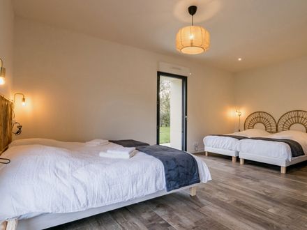 Photo de Gîte de la rigole , piscine chauffée , 15 personnes à Joué-sur-Erdre (44440)